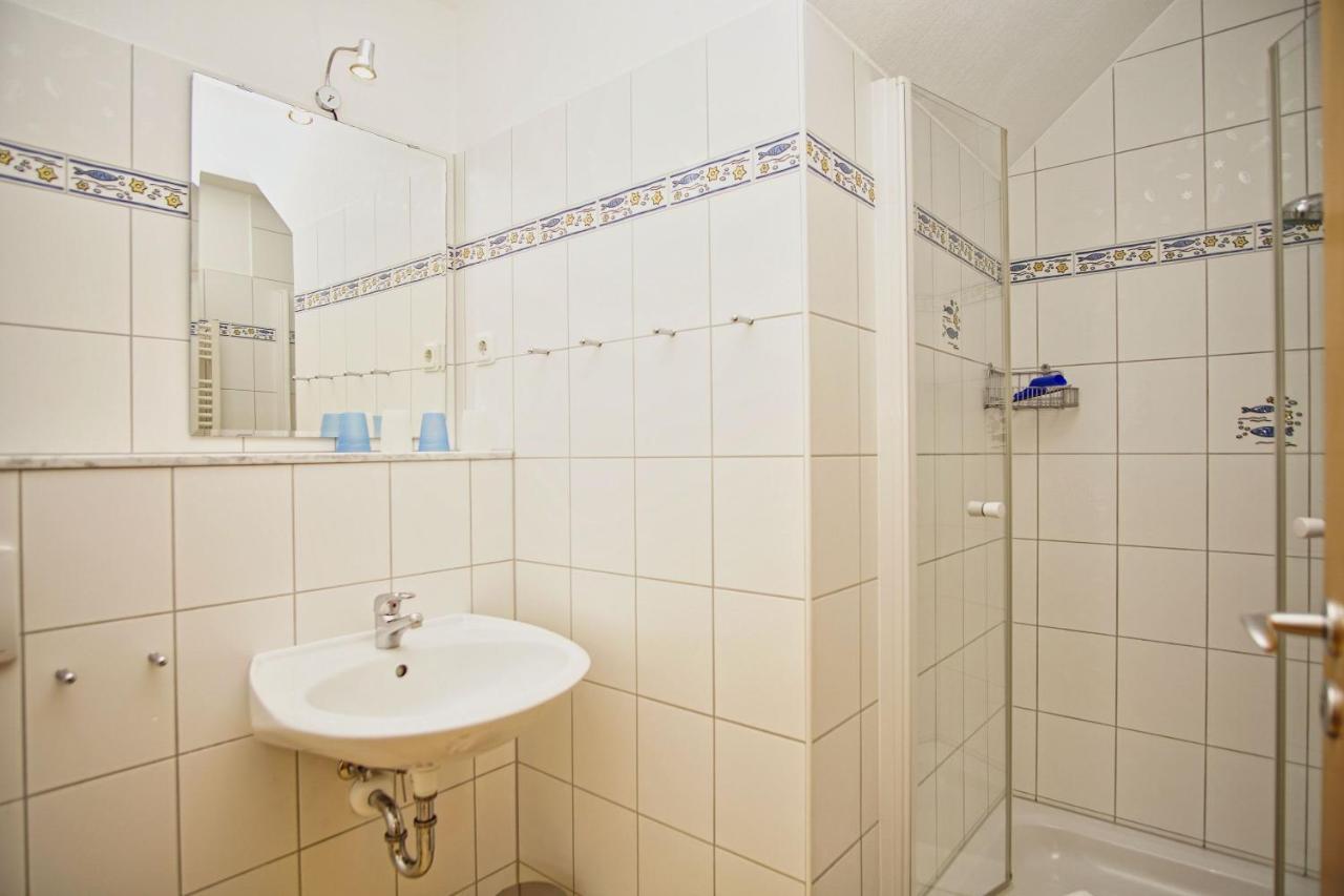 Nah Am Meer, Ruhige Lage, Gratis Nutzung Vom Ahoi Erlebnisbad Und Sauna In Sellin - Haus Inselblick Fewo 02 Goehren  Ngoại thất bức ảnh